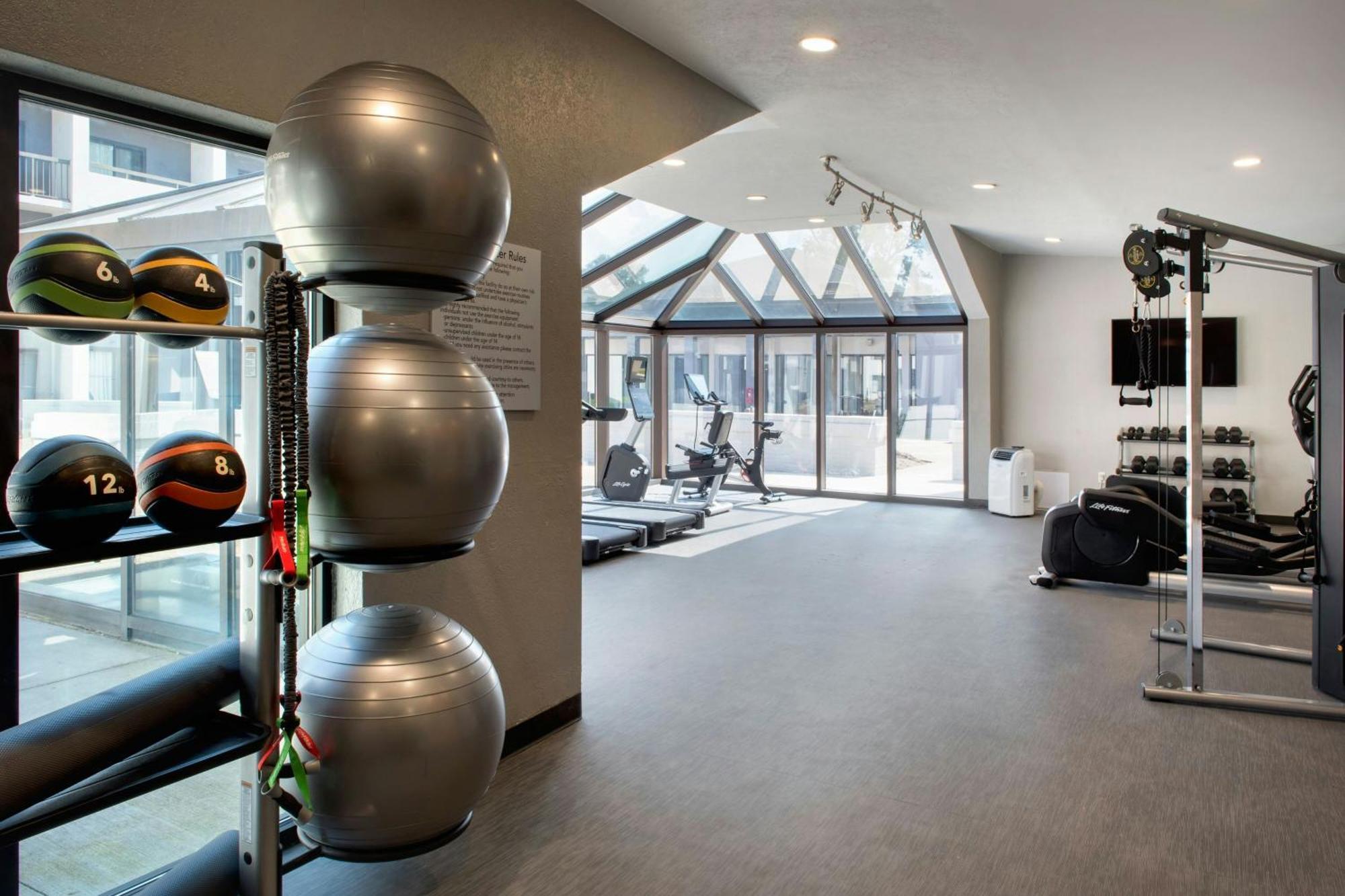 Courtyard By Marriott Rye Hotell Eksteriør bilde